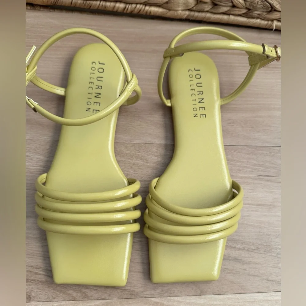 NWB! Journee Collection Lyddea Buckle Multi Strap Sandal Olive